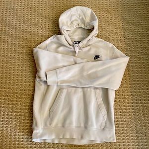 Mens M Nike hoodie.